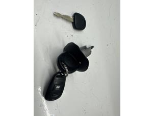 Used Ignition lock + key Suzuki Wagon-R+ (RB) 1.3 16V Price € 40,00 Margin scheme offered by de Nollen autorecycling