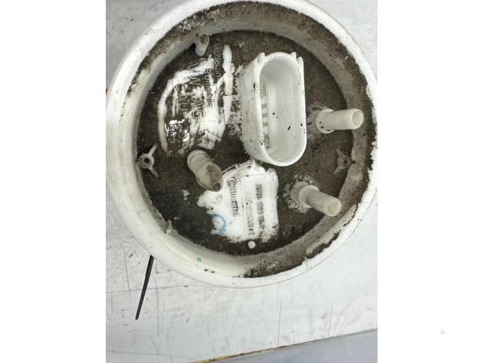 Bomba eléctrica de combustible de un Seat Ibiza IV SC (6J1) 1.2 12V 2015