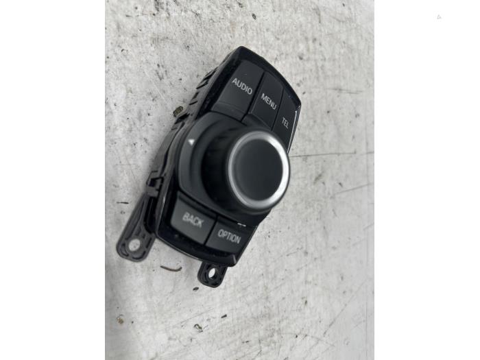 Używane Przycisk I-Drive BMW 1 serie (F20) 116i 1.6 16V Cena € 49,99 Procedura marży oferowane przez autodemontage denollen