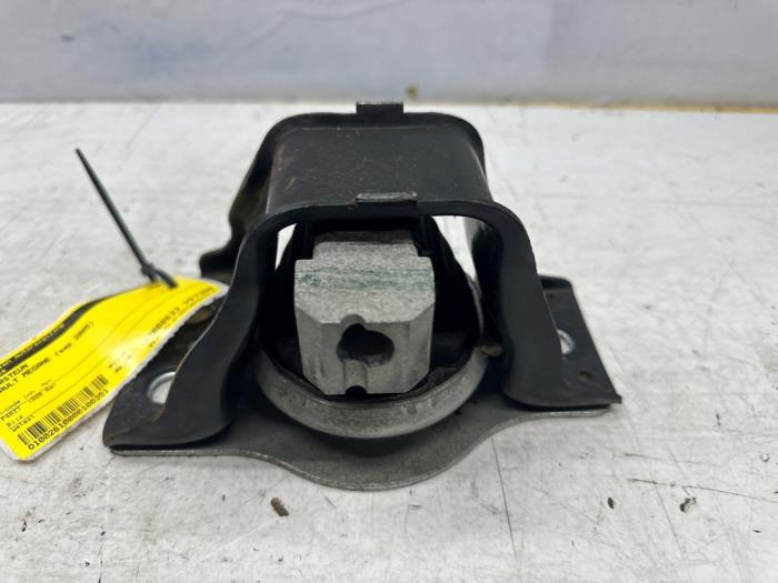 Used Engine mount Renault Megane II Grandtour (KM) 2.0 16V Price € 40,00 Margin scheme offered by autodemontage denollen