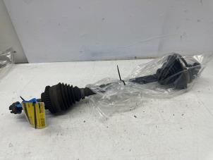 Used Front drive shaft, left Renault Clio II (BB/CB) 1.2 Price € 29,99 Margin scheme offered by de Nollen autorecycling