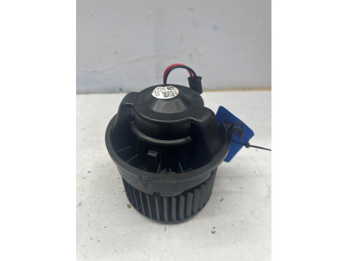 Motor de ventilador de calefactor de un MINI Countryman (F60) 1.5 TwinPower Turbo 12V Cooper SE ALL4 2021