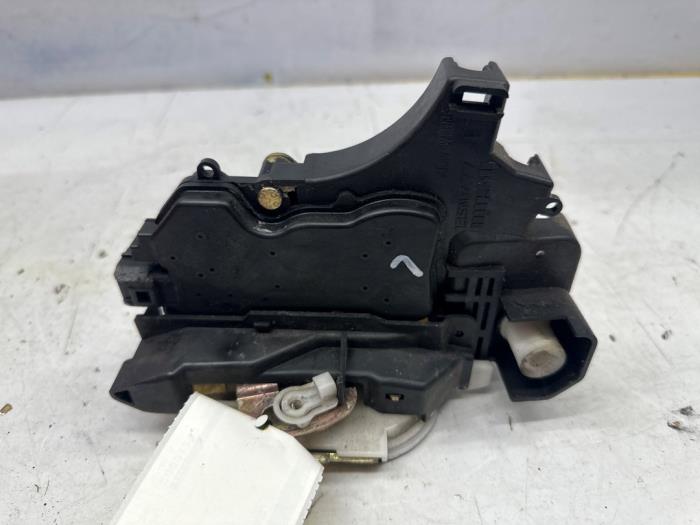Door lock mechanism 2-door, left from a Mitsubishi Colt (Z2/Z3) 1.1 12V 2005