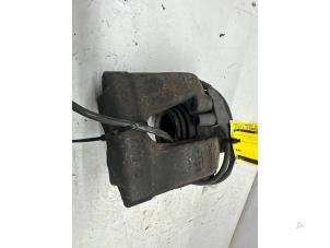 Used Front brake calliper, left Mercedes CLK (W208) 2.3 230K 16V Price € 40,00 Margin scheme offered by de Nollen autorecycling