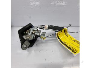 Used Tailgate lock mechanism Nissan Almera (N16) 1.5 16V Price € 40,00 Margin scheme offered by de Nollen autorecycling