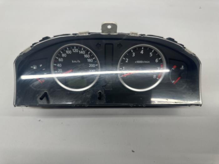 Cuentakilómetros de un Nissan Almera (N16) 1.5 16V 2004