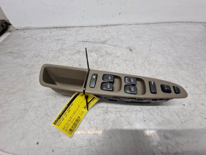 Usados Interruptor de ventanilla eléctrica Volvo S40 (VS) 2.0 16V Precio € 30,00 Norma de margen ofrecido por autodemontage denollen