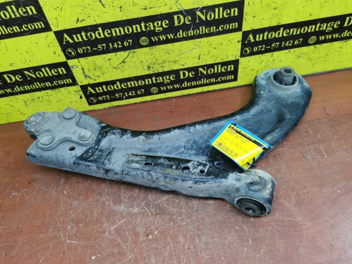 Gebrauchte Querlenker links vorne Peugeot 308 SW (L4/L9/LC/LJ/LR) 1.2 12V e-THP PureTech 130 Preis € 40,00 Margenregelung angeboten von autodemontage denollen
