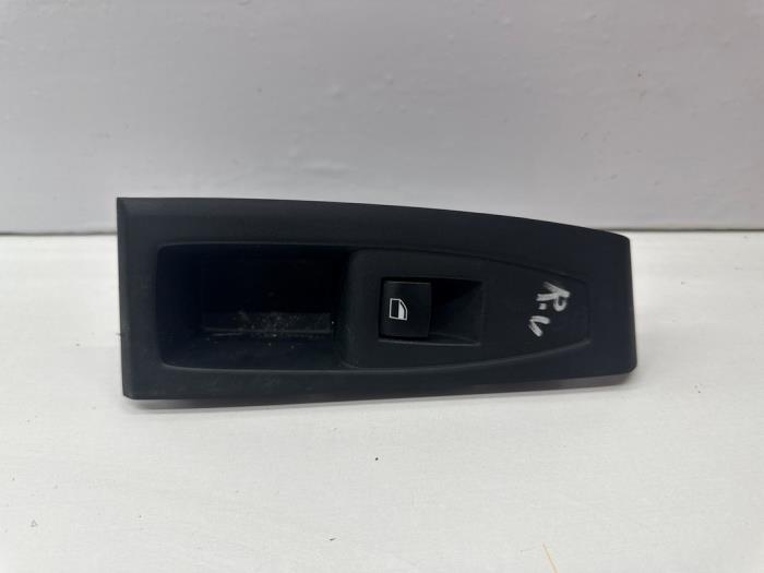 Usados Interruptor de ventanilla eléctrica BMW 2 serie Active Tourer (F45) 218i 1.5 TwinPower Turbo 12V Precio € 25,00 Norma de margen ofrecido por autodemontage denollen