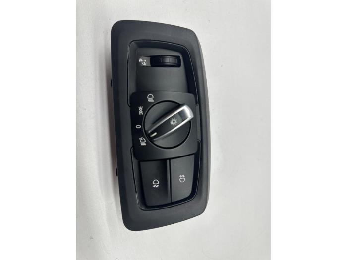 Light switch from a BMW 2 serie Active Tourer (F45) 218i 1.5 TwinPower Turbo 12V 2016