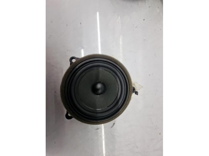 Speaker from a BMW 2 serie Active Tourer (F45) 218i 1.5 TwinPower Turbo 12V 2016