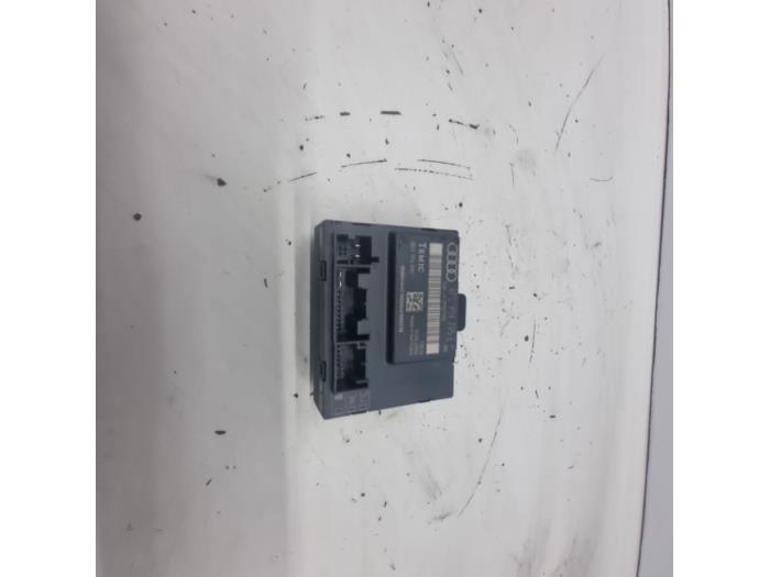 Używane Sterownik Body Control Audi S6 Avant (C6) 5.2 V10 40V Cena € 24,95 Procedura marży oferowane przez autodemontage denollen