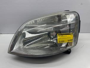 Używane Reflektor lewy Peugeot Partner 2.0 HDI Cena € 29,99 Procedura marży oferowane przez de Nollen autorecycling