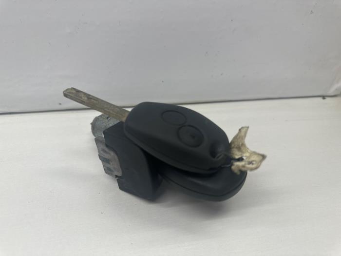 Ignition lock + key from a Renault Master IV (FV) 2.3 dCi 125 16V FWD 2013