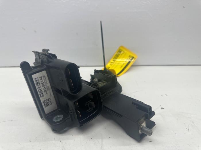 Używane Biegun akumulator BMW 1 serie (F20) 118d 2.0 16V Cena € 20,00 Procedura marży oferowane przez autodemontage denollen