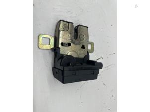 Used Tailgate lock mechanism BMW Mini One/Cooper (R50) 1.6 16V One Price € 25,00 Margin scheme offered by de Nollen autorecycling