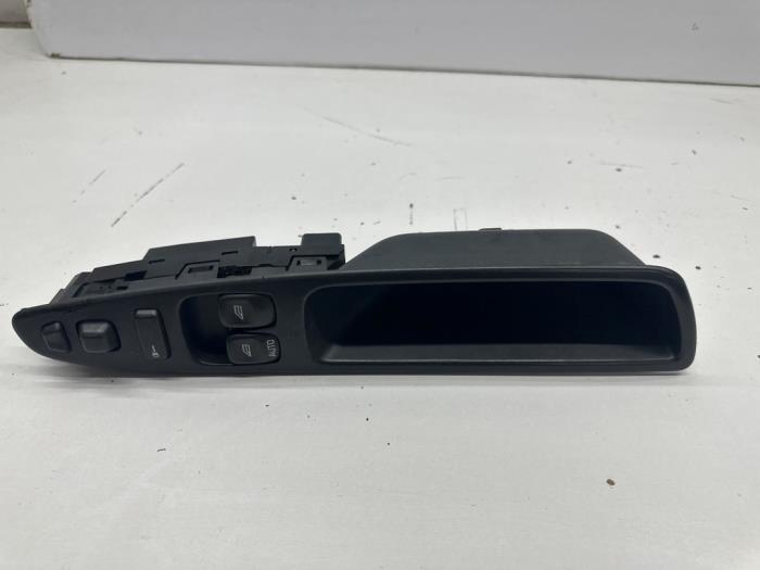 Usados Interruptor de ventanilla eléctrica Volvo S40 (VS) Precio € 25,00 Norma de margen ofrecido por autodemontage denollen
