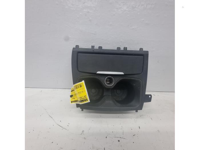 Gebrauchte Getränkehalter BMW 1 serie (F20) 118d 2.0 16V Preis € 34,95 Margenregelung angeboten von autodemontage denollen