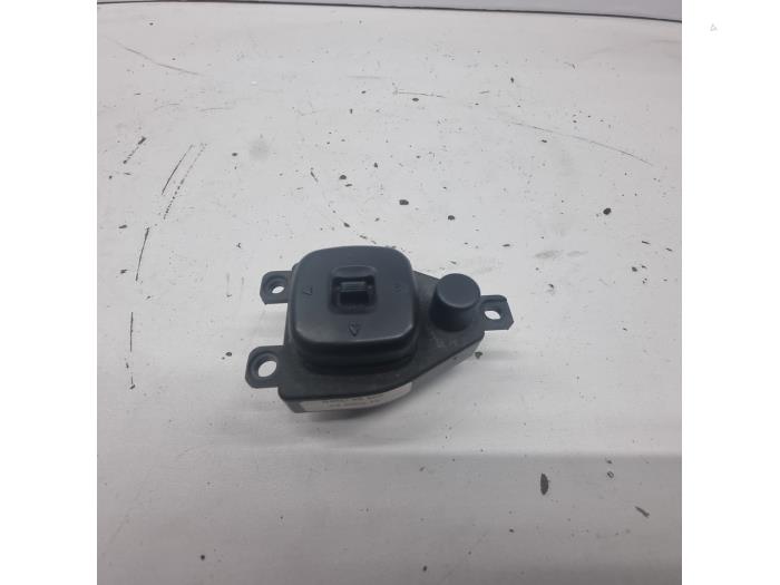 Usados Interruptor de retrovisor Mazda 2 (NB/NC/ND/NE) 1.4 16V Precio € 15,00 Norma de margen ofrecido por autodemontage denollen