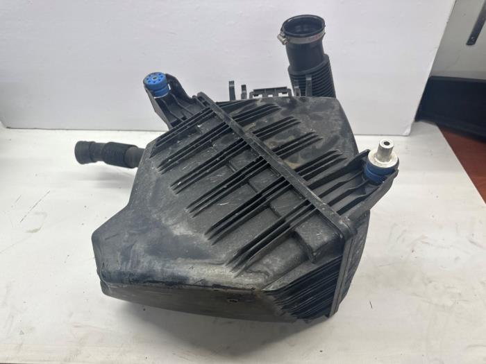 Cuerpo de filtro de aire de un BMW i3 (I01) i3 2018