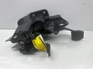 Usados Pedal de freno Renault Twingo III (AH) ZE R80 Precio € 50,00 Norma de margen ofrecido por de Nollen autorecycling