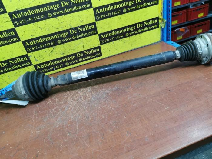 Front drive shaft, right from a Seat Leon SC (5FC) 2.0 TDI FR 16V 2016