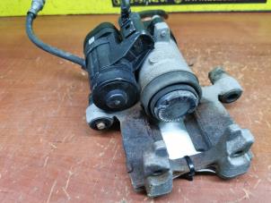 Used Rear brake calliper, left Volkswagen Tiguan (AD1) 2.0 TDI 16V BlueMotion Technology SCR Price € 124,95 Margin scheme offered by de Nollen autorecycling