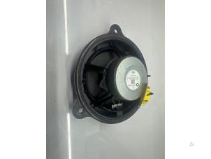 Used Speaker Renault Twingo III (AH) ZE R80 Price € 20,00 Margin scheme offered by de Nollen autorecycling