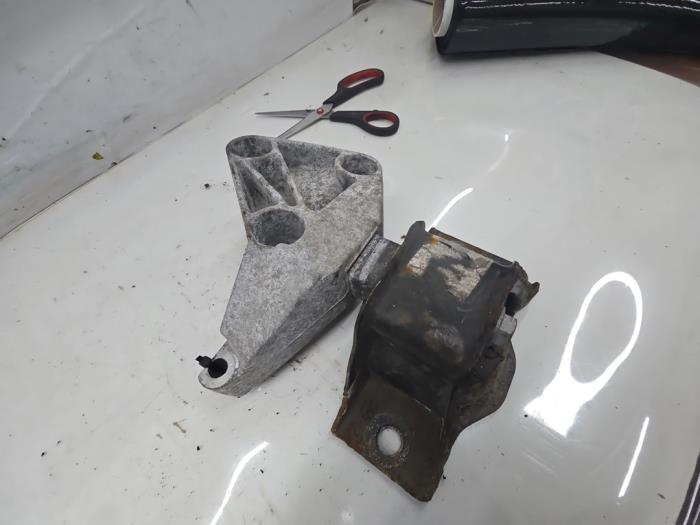 Used Engine mount Renault Kangoo Express (FW) 1.5 dCi 85 Price € 35,00 Margin scheme offered by autodemontage denollen