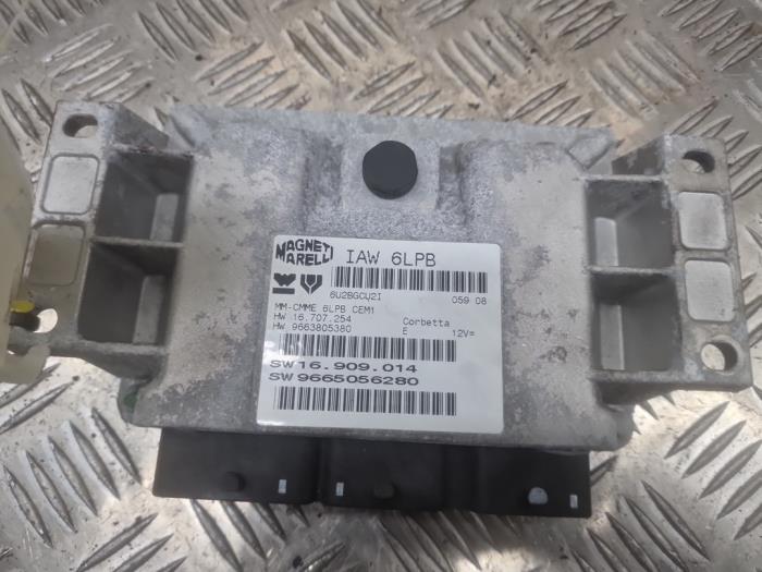 Używane Komputer sterowania silnika Citroen C4 Grand Picasso (UA) 2.0 16V Autom. Cena € 120,00 Procedura marży oferowane przez autodemontage denollen