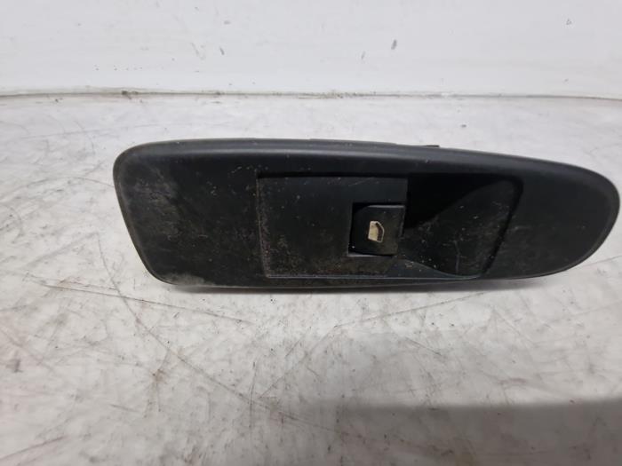 Usados Interruptor de ventanilla eléctrica Citroen C4 Grand Picasso (UA) 2.0 16V Autom. Precio € 25,00 Norma de margen ofrecido por autodemontage denollen