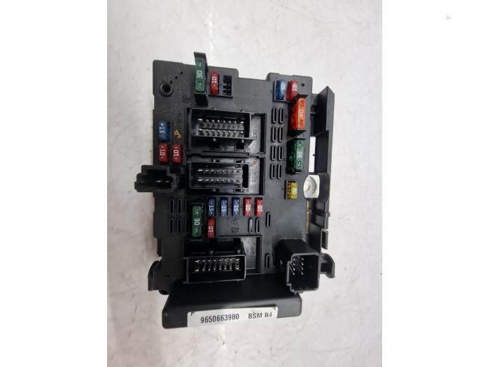 Begagnade Säkringsbox Peugeot 307 (3A/C/D) 1.6 16V Pris € 50,00 Marginaltabell erbjuds av autodemontage denollen