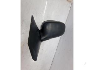 Used Wing mirror, left Kia Carens I 1.8i 16V Price € 35,00 Margin scheme offered by de Nollen autorecycling