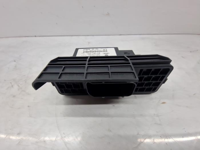 Używane Modul Comfort Audi A6 Quattro (C6) 3.2 V6 24V FSI Cena € 40,00 Procedura marży oferowane przez autodemontage denollen