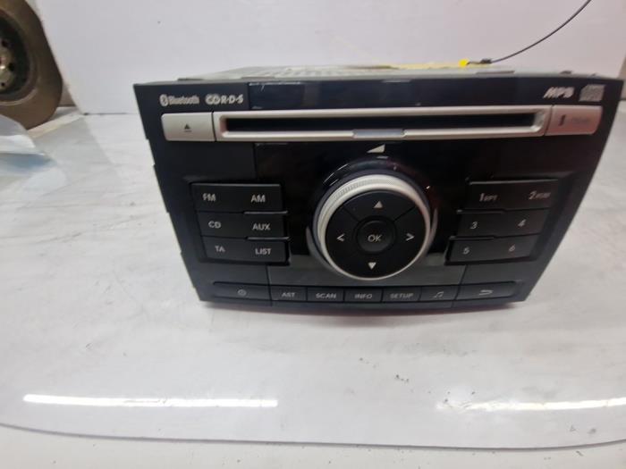Radio CD player from a Kia Venga 1.4 CVVT 16V 2011