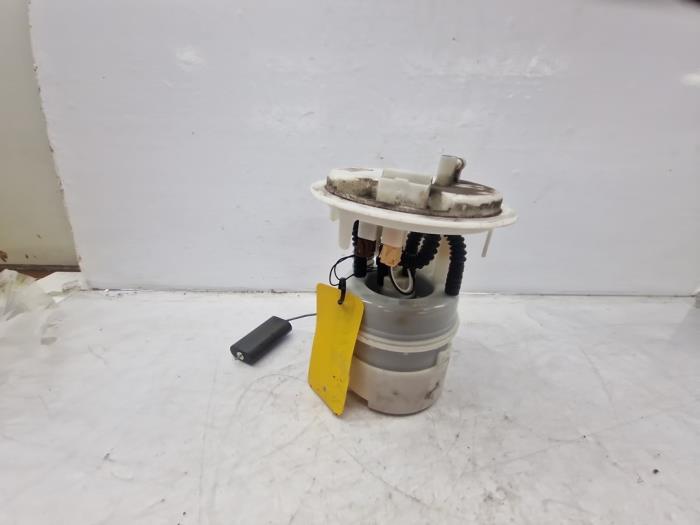 Electric fuel pump from a Peugeot 508 (8D) 1.6 THP 16V 2012