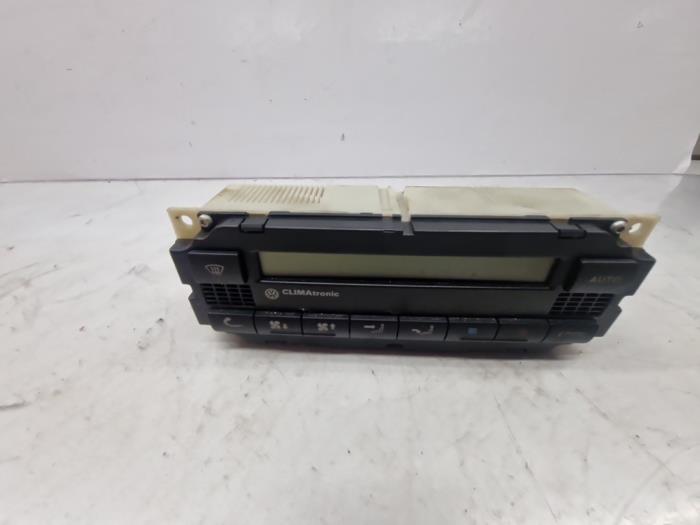 Begagnade Klimatpanel Volkswagen Passat (3B2) 1.8 20V Pris € 49,95 Marginaltabell erbjuds av autodemontage denollen