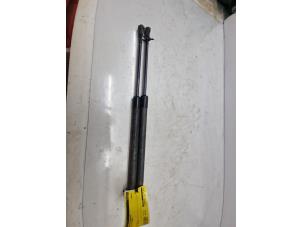 Used Set of tailgate gas struts BMW 1 serie (E87/87N) 118d 16V Price € 40,00 Margin scheme offered by de Nollen autorecycling