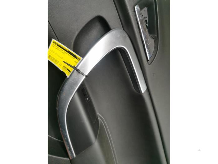 Tapicerka drzwi prawych tylnych wersja 4-drzwiowa z Opel Insignia 1.8 16V Ecotec 2012
