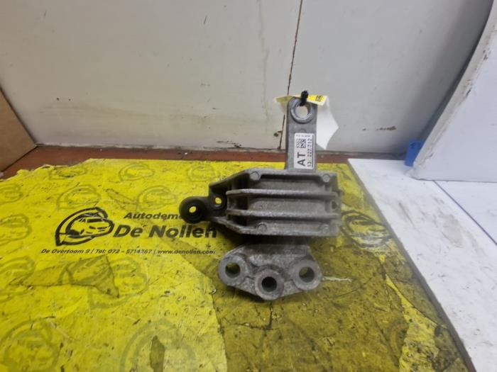 Engine mount from a Opel Insignia 1.8 16V Ecotec 2012