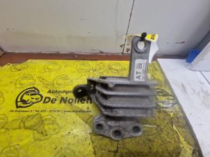 Engine mount from a Opel Insignia 1.8 16V Ecotec 2012