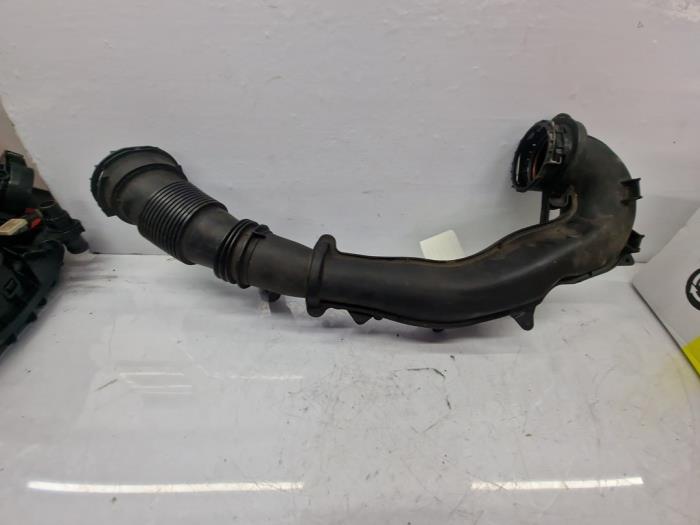 Turbo hose from a Mercedes-Benz A (177.0) 2.0 A-250 Turbo 16V 2018