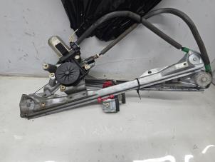 Usagé Mécanique vitre 4portes avant gauche Ford Focus 1 1.6 16V Prix € 45,00 Règlement à la marge proposé par de Nollen autorecycling