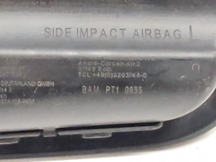 Airbag de 2 puertas izquierda detrás de un Peugeot 107  2007