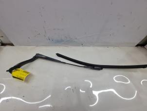 Used Front wiper arm Ford EcoSport (JK8) 1.0 EcoBoost 12V 125 Price € 30,00 Margin scheme offered by de Nollen autorecycling