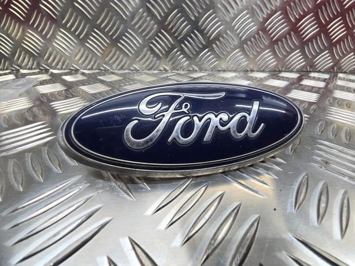 Używane Emblemat Ford EcoSport (JK8) 1.0 EcoBoost 12V 125 Cena € 20,00 Procedura marży oferowane przez autodemontage denollen