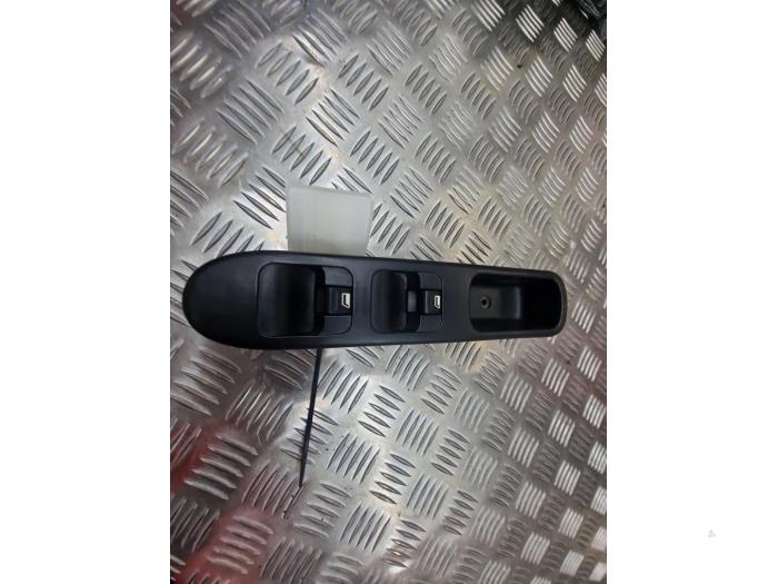 Usados Interruptor de ventanilla eléctrica Peugeot 307 (3A/C/D) 1.4 16V Precio € 25,00 Norma de margen ofrecido por autodemontage denollen