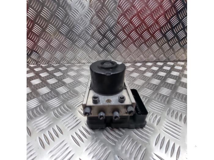 Bloc ABS d'un Peugeot 207/207+ (WA/WC/WM) 1.4 2013