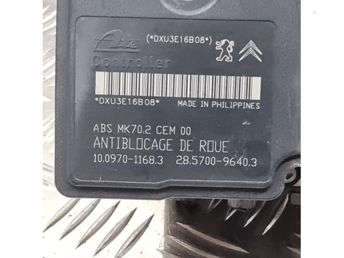 Bloc ABS d'un Peugeot 207/207+ (WA/WC/WM) 1.4 2013