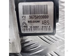 Bloc ABS d'un Peugeot 207/207+ (WA/WC/WM) 1.4 2013
